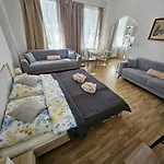 Bluestars Apartment